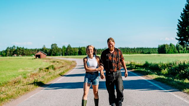 Farmari26 EK 8310 Kaisa ja Antti tiella 1